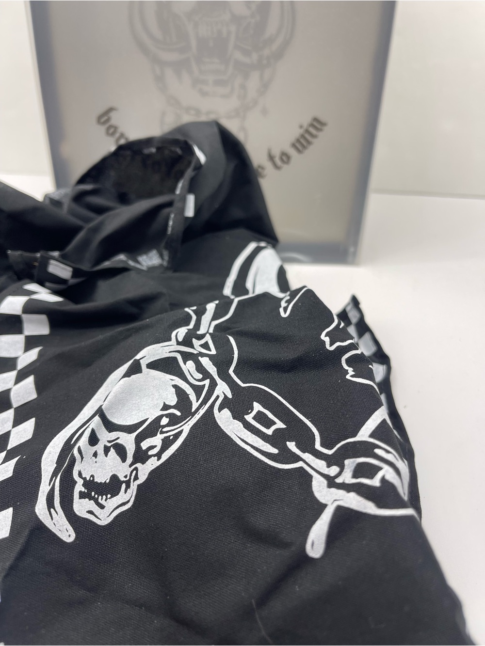 Vans MOTORHEAD Black Bandana Scarf with Silver Skull & Chain Graphic - Picture 7 of 12